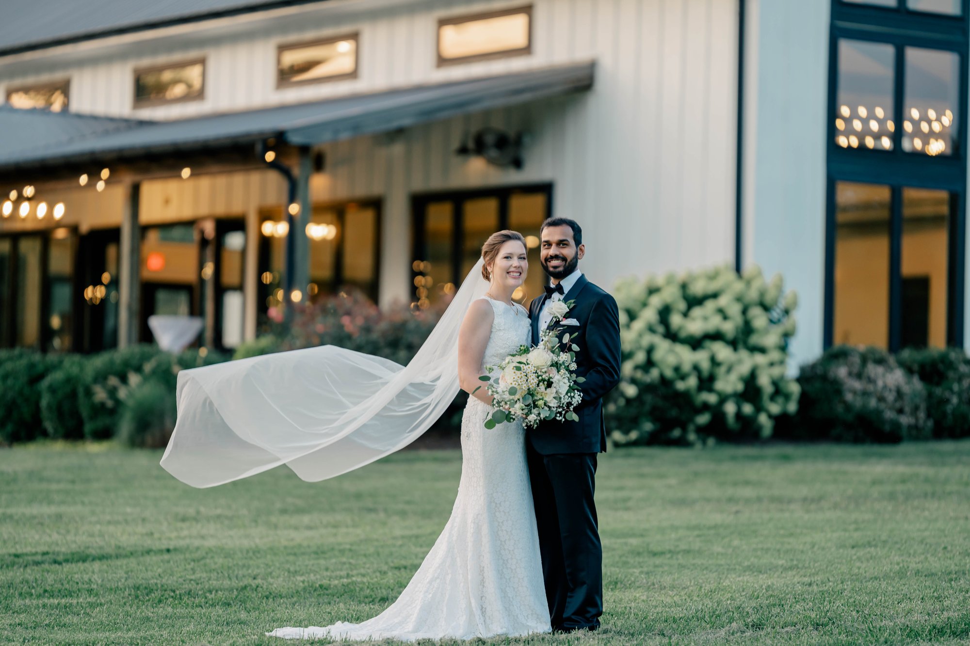 Wedding photo of couple at a Richmond Wedding venue in Virginia by Stephanie Grooms Artistry